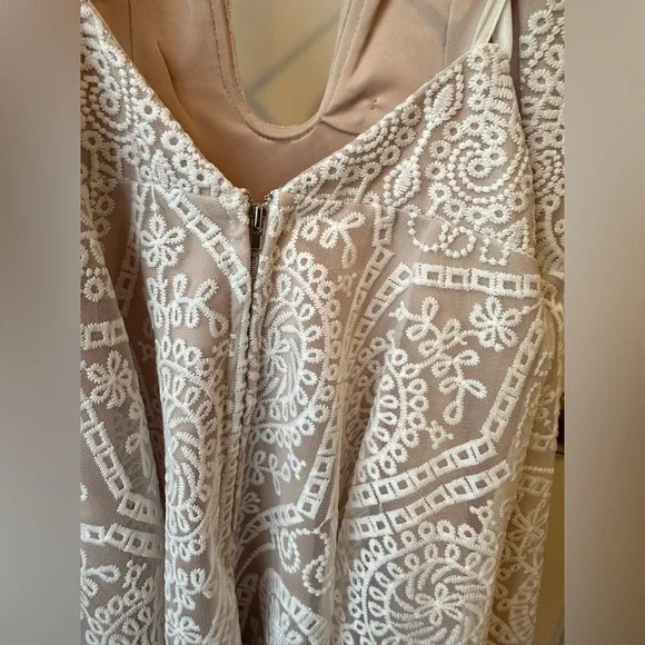 NWT WINDSOR Unique White and Nude Lace Dress, Women’s Size S - Picture 9 of 9